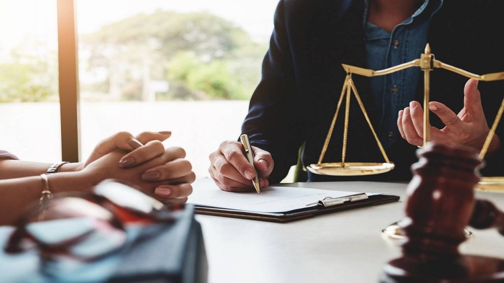 Advocate-Consulting-1024x576 क्या आप एक अधिवक्ता (Advocate) बनना चाहते हैं ?